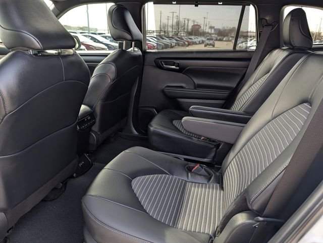 Used 2025 Toyota Highlander XSE image 29