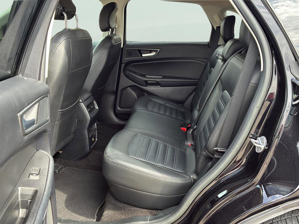 Used 2019 Ford Edge SE image 31