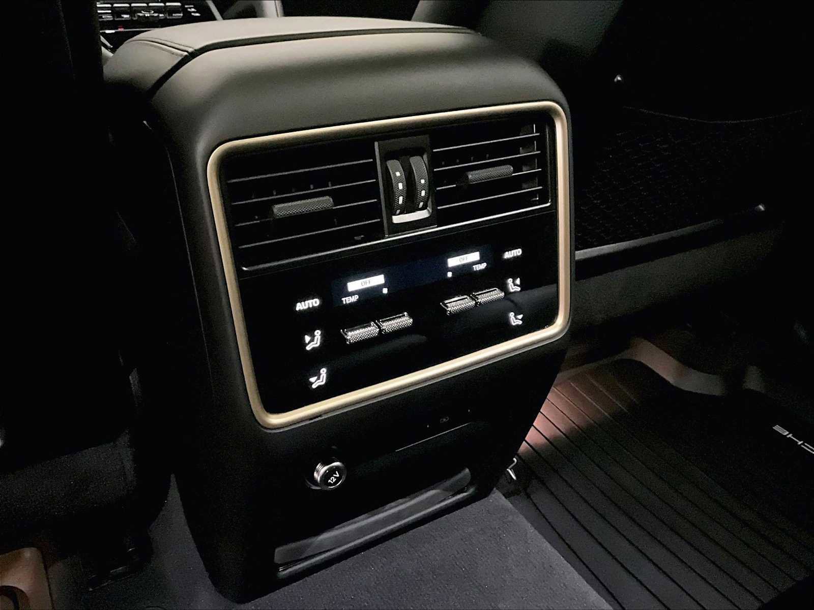 Used 2025 Porsche Cayenne Coupe image 29