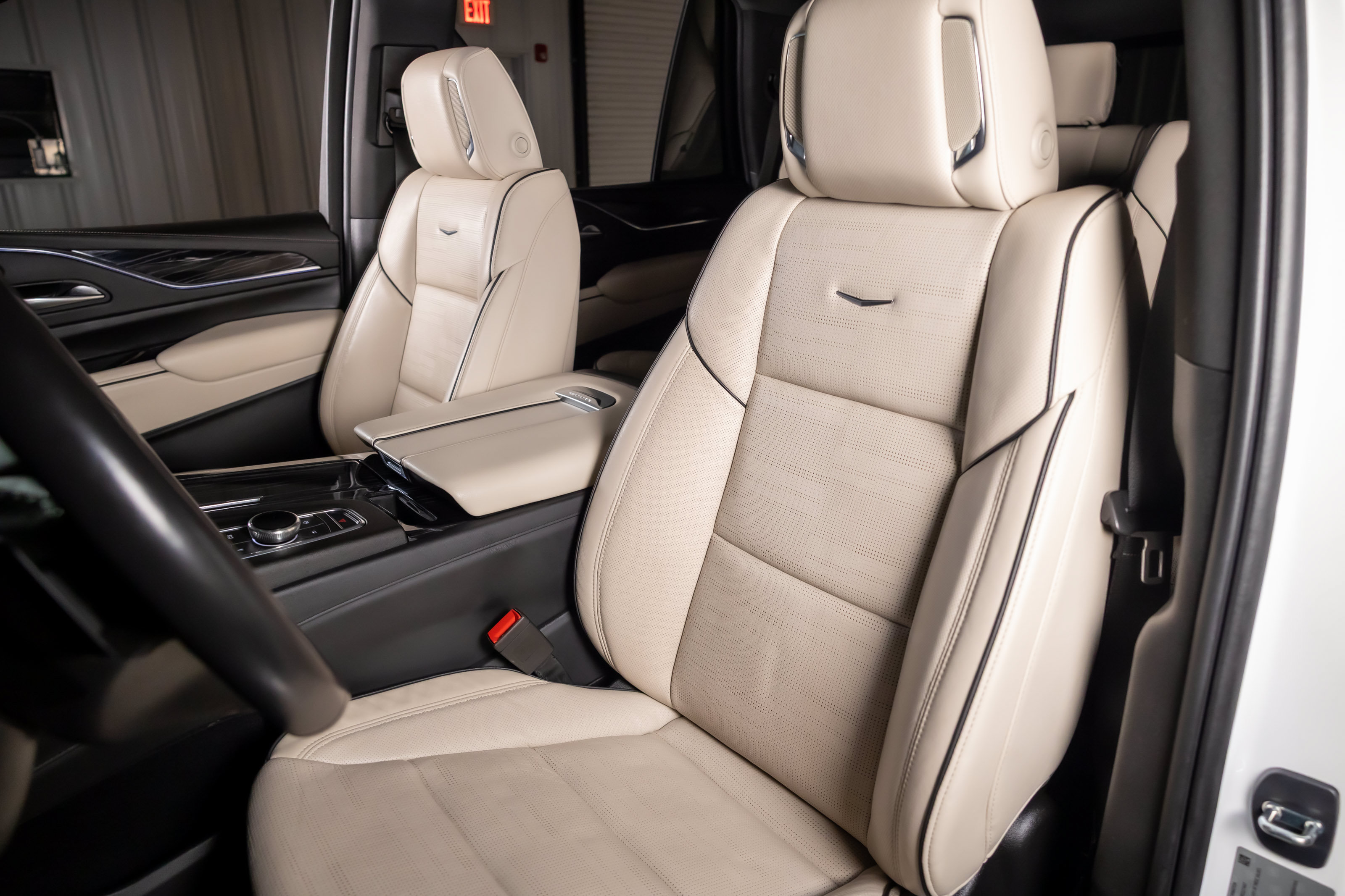 Used 2023 Cadillac Escalade Sport w/ LPO, ONYX Package AWD/4WD image 5