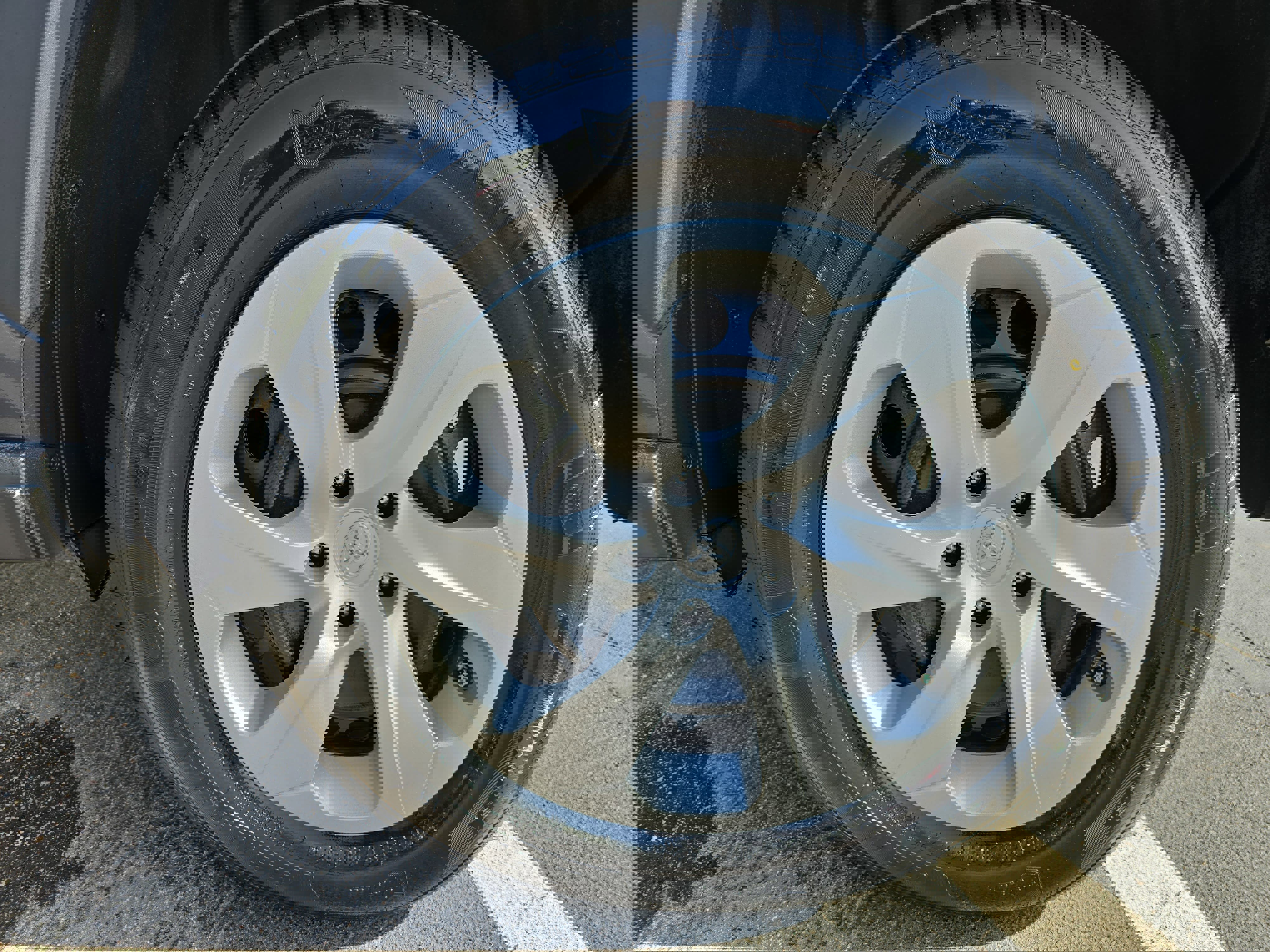 Used 2023 Toyota RAV4 LE image 29