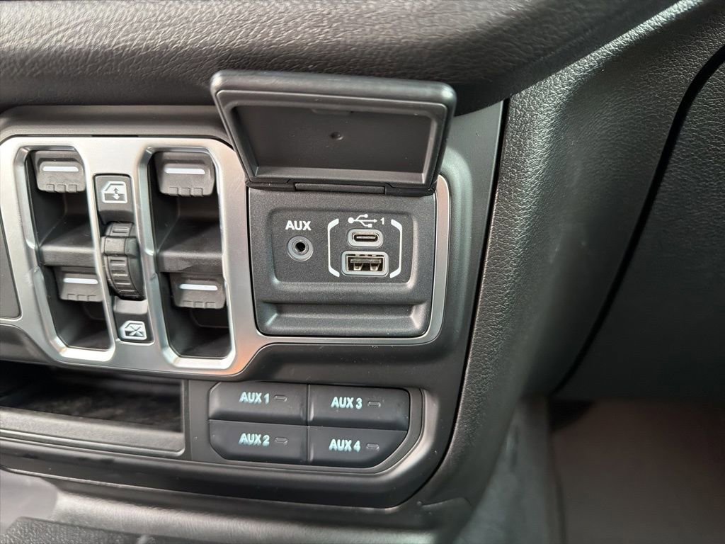 New 2026 Jeep Gladiator Sport AWD/4WD image 36