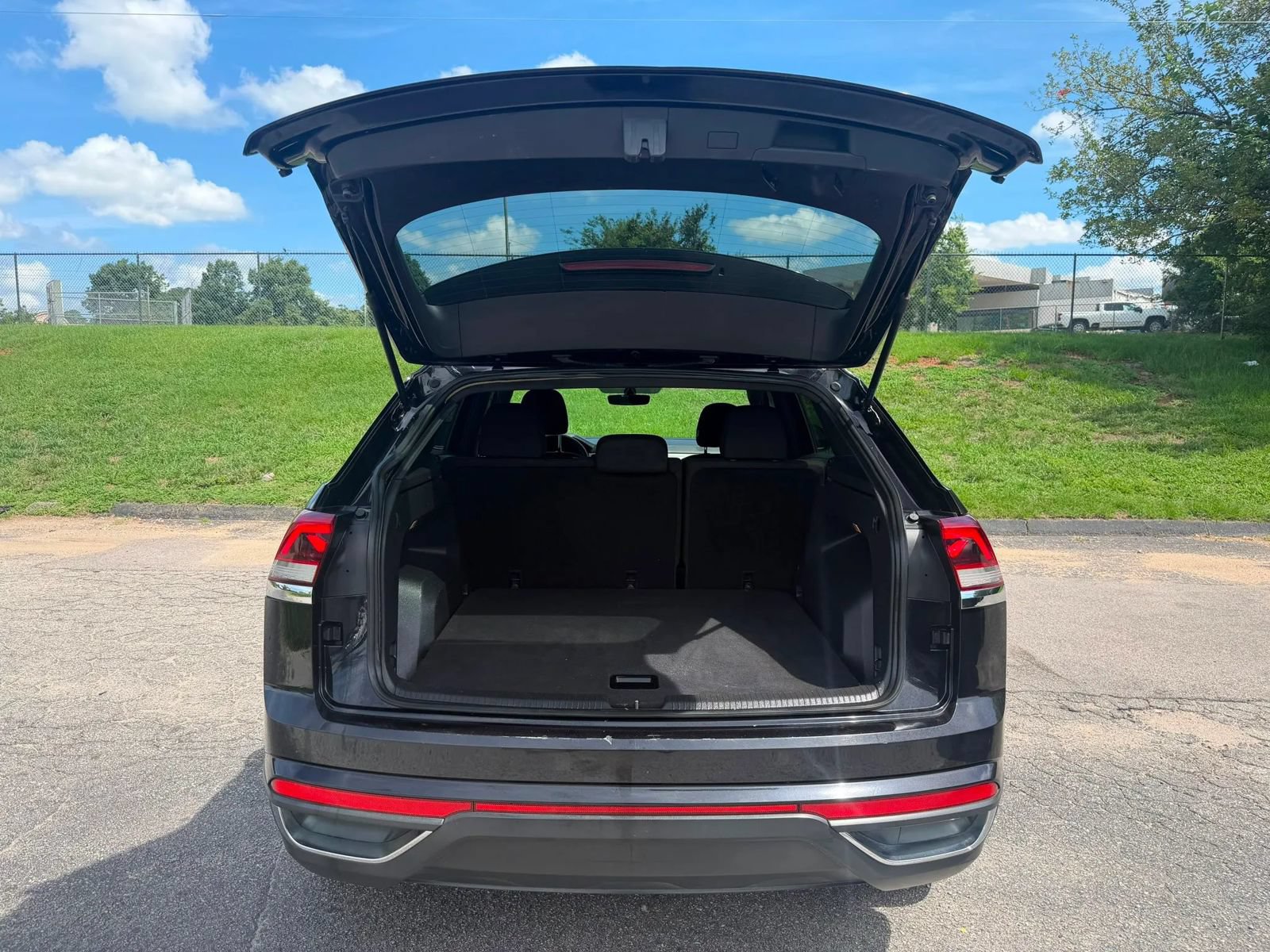 Used 2020 Volkswagen Atlas Cross Sport S FWD image 4
