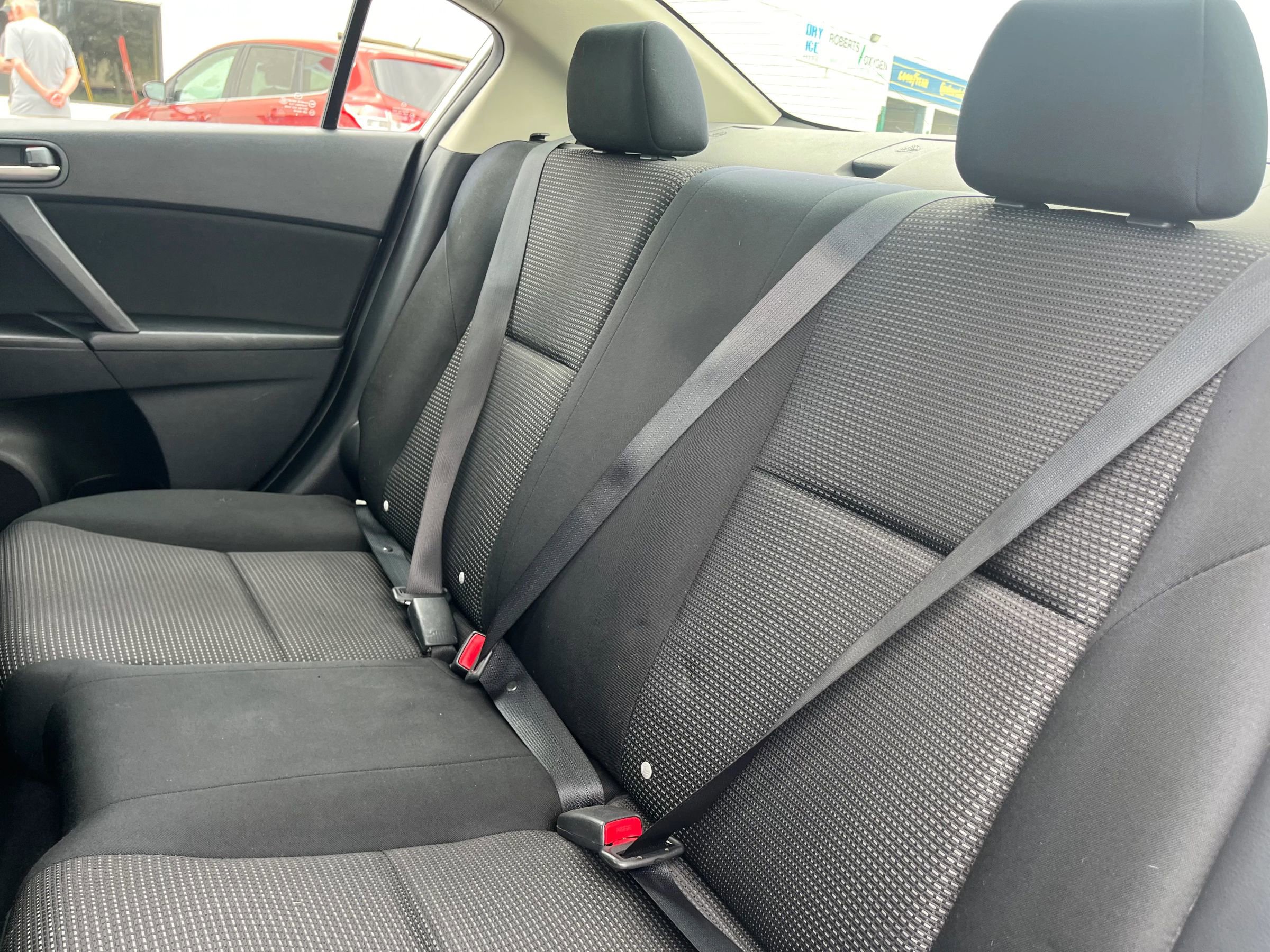 Used 2013 MAZDA MAZDA3 i SV image 17