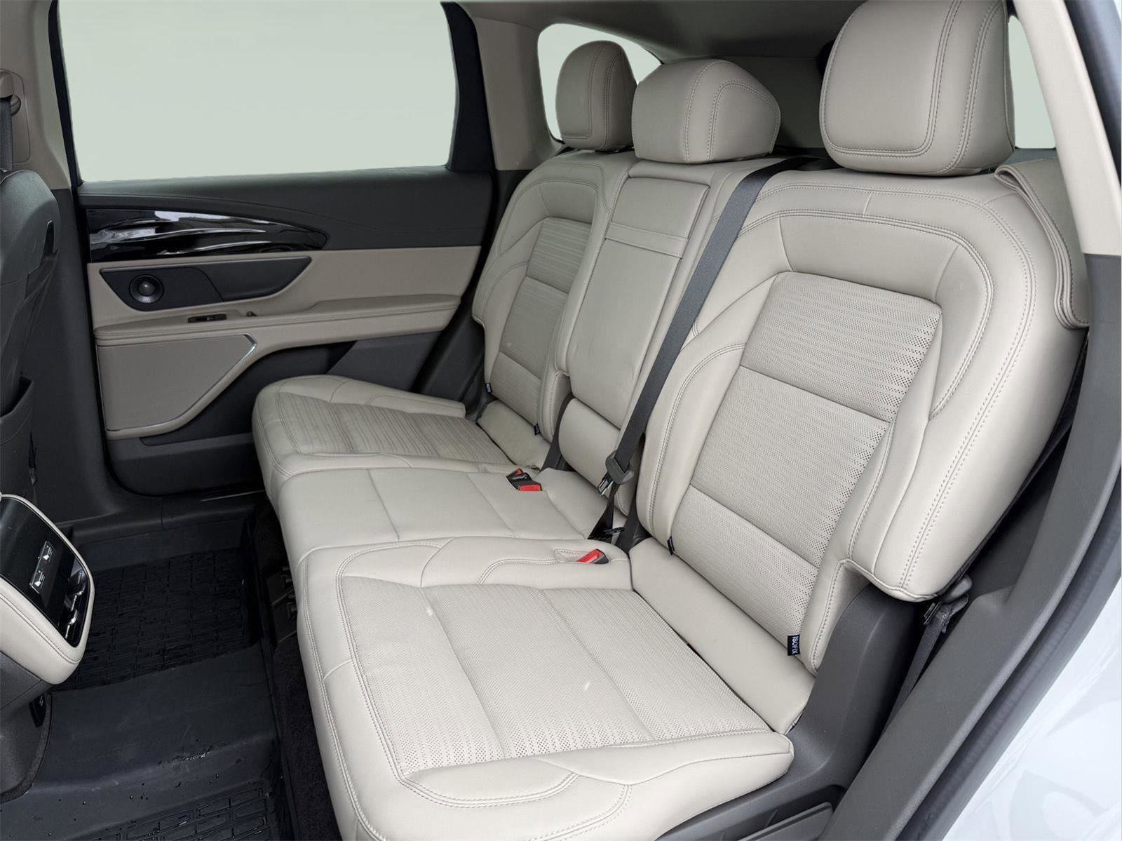 Used 2024 Lincoln Nautilus Reserve w/ Equipment Group 202A image 22