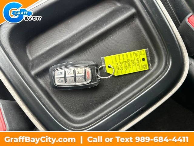 Used 2017 Chrysler Pacifica Touring-L w/ Tire & Wheel Group image 28