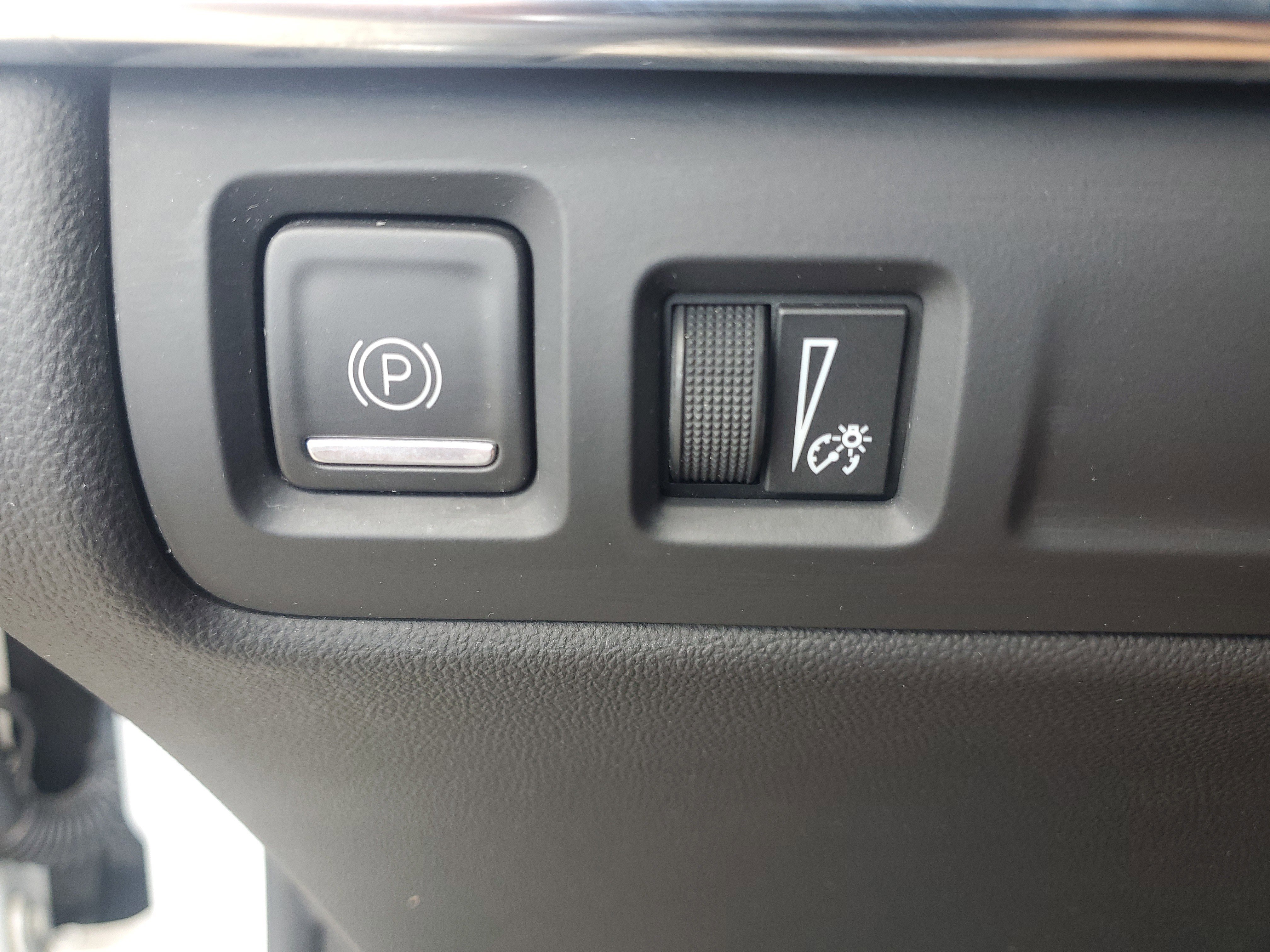 Used 2022 Cadillac XT4 Sport w/ Cold Weather Package image 22