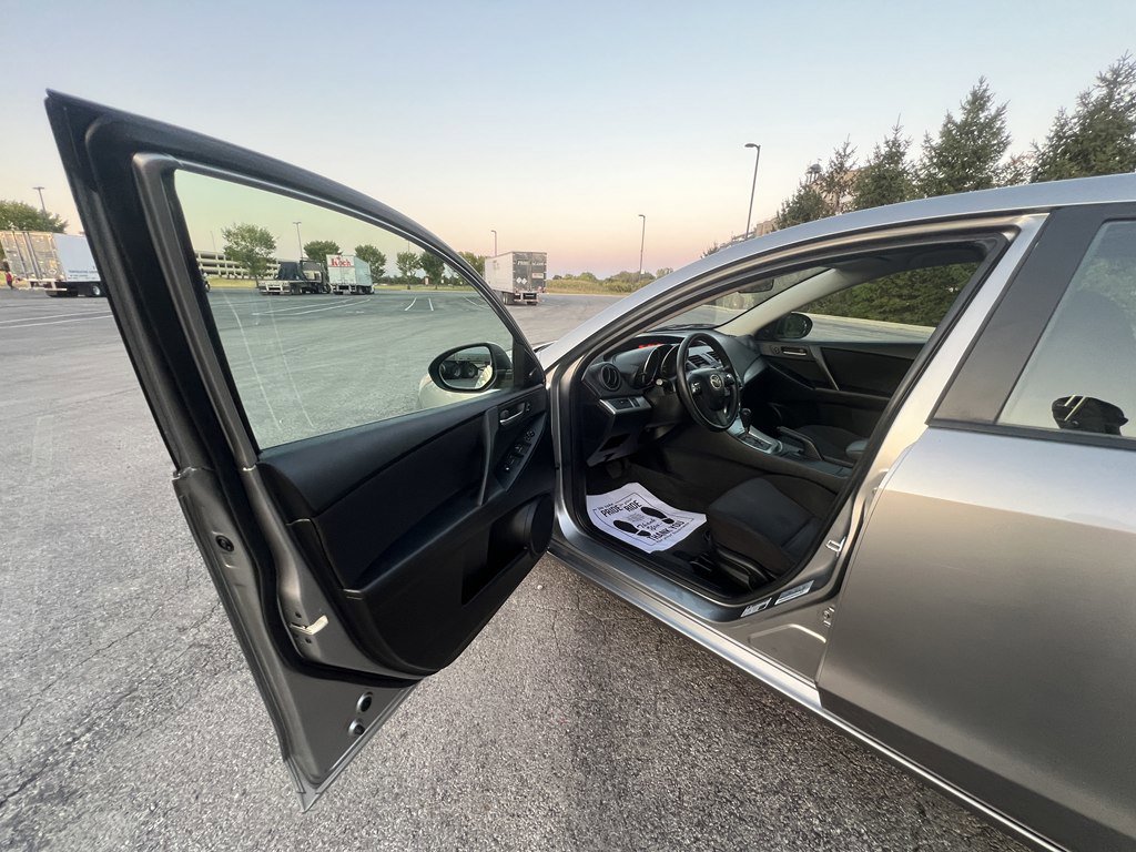 Used 2010 MAZDA MAZDA3 i Touring image 16