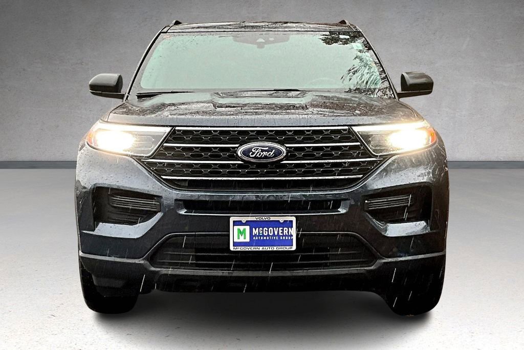 Used 2023 Ford Explorer XLT image 2