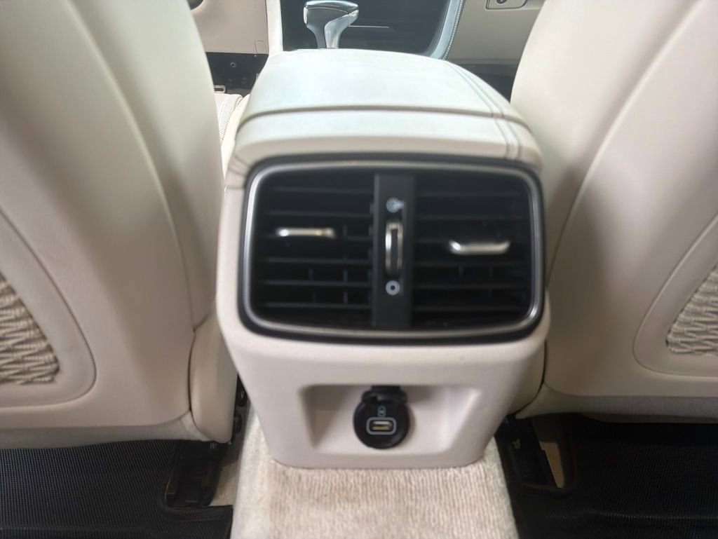 Used 2019 Genesis G70 3.3T Design RWD image 10