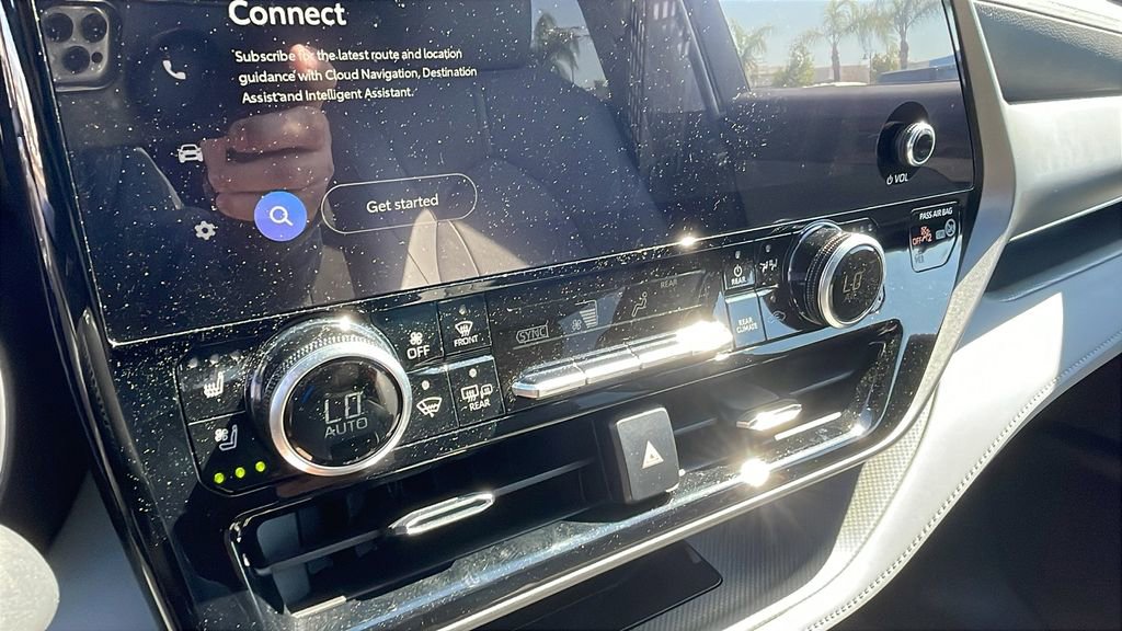 Used 2024 Toyota Highlander Limited AWD/4WD image 21