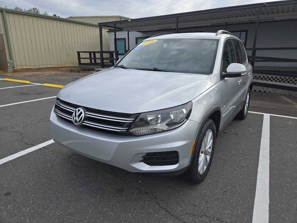 Used 2018 Volkswagen Tiguan Limited w/ Premium Package FWD image 1