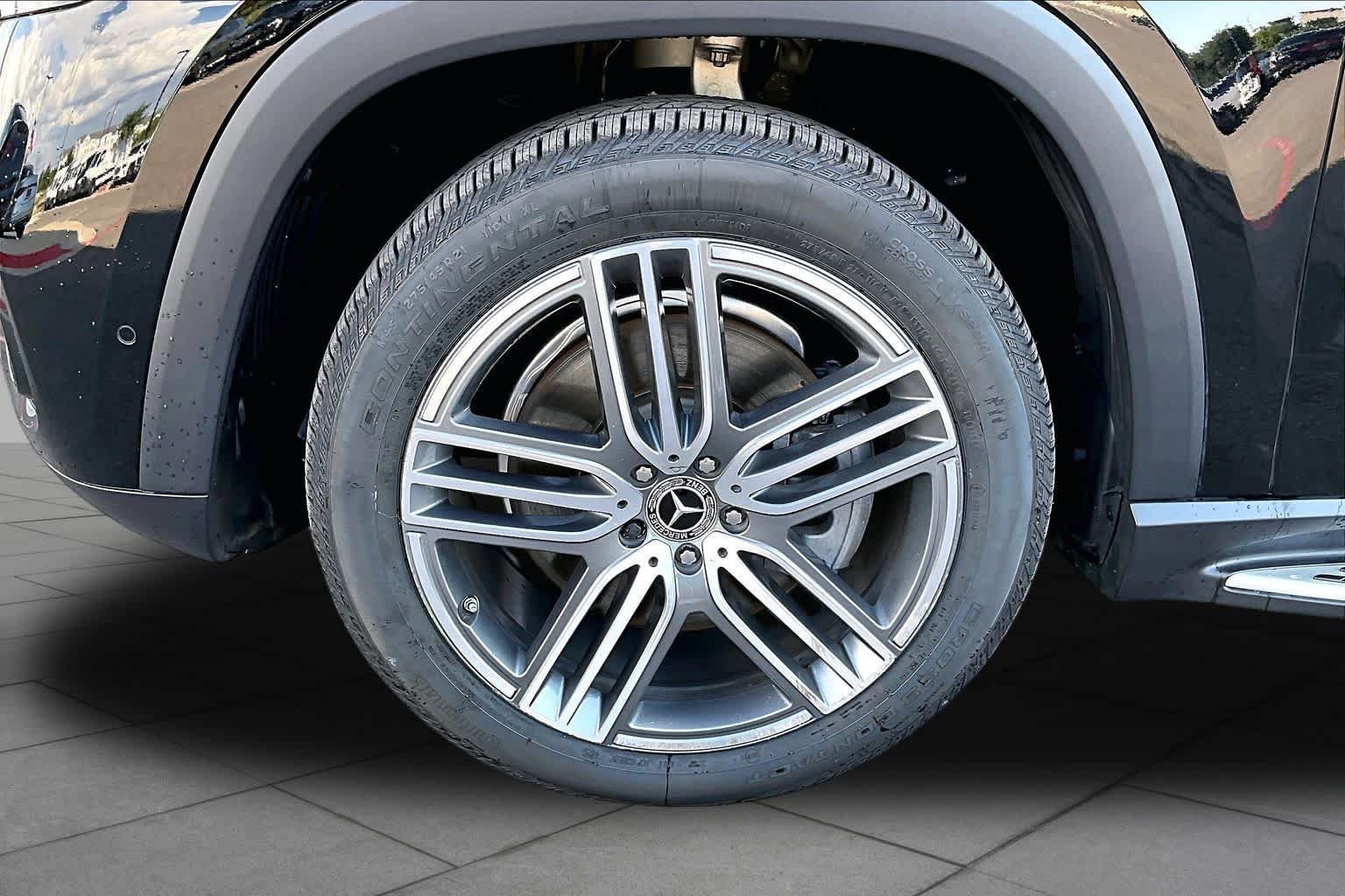 Used 2024 Mercedes-Benz GLS 450 4MATIC image 11