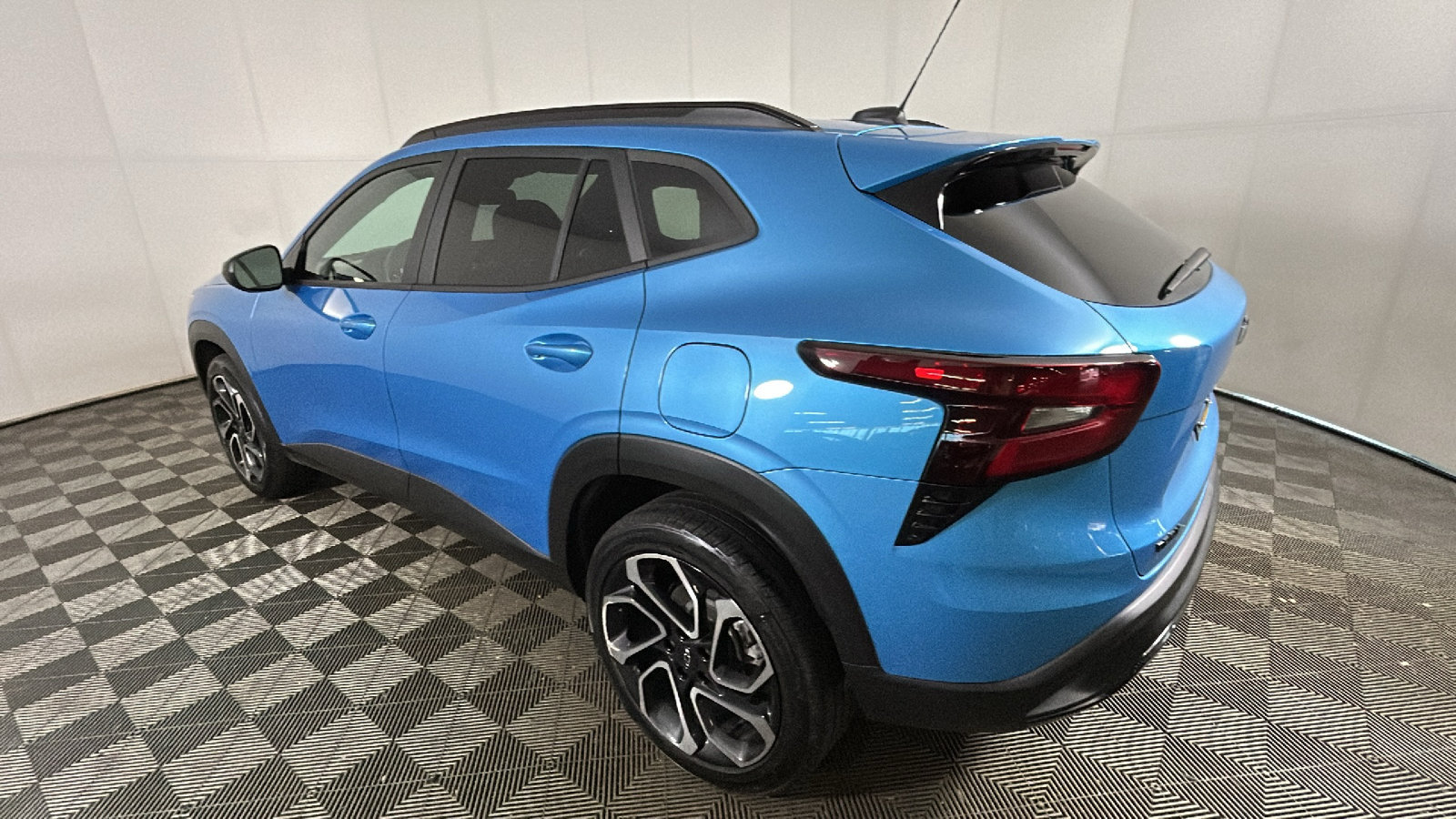 Used 2025 Chevrolet Trax RS FWD image 5