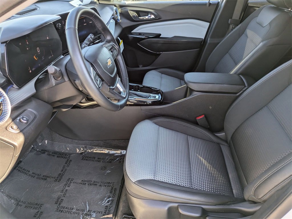 Used 2025 Chevrolet Trax LT w/ LT Convenience Package image 23