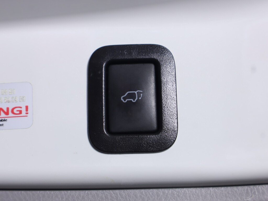 Used 2019 Toyota Highlander Plus AWD/4WD image 34