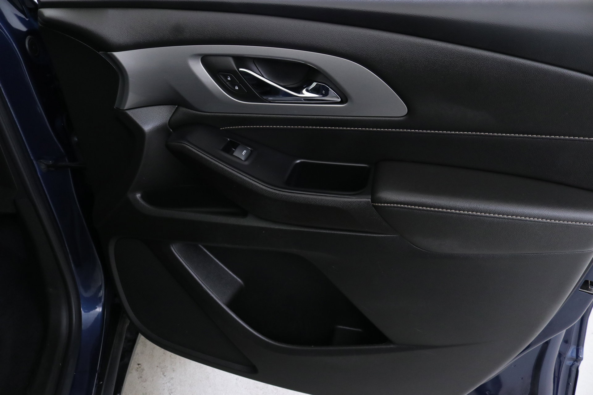 Used 2023 Chevrolet Traverse LT image 30