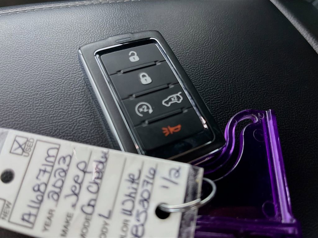 Used 2023 Jeep Grand Cherokee L Laredo AWD/4WD image 22