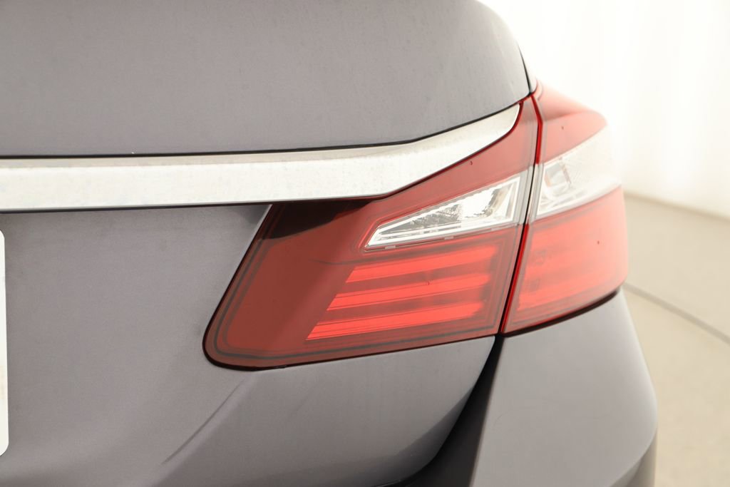 Used 2016 Honda Accord LX image 29