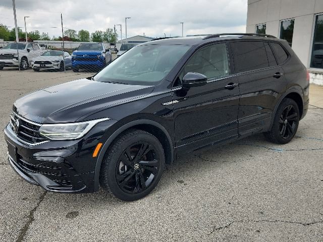 Used 2023 Volkswagen Tiguan SE R-Line FWD image 3