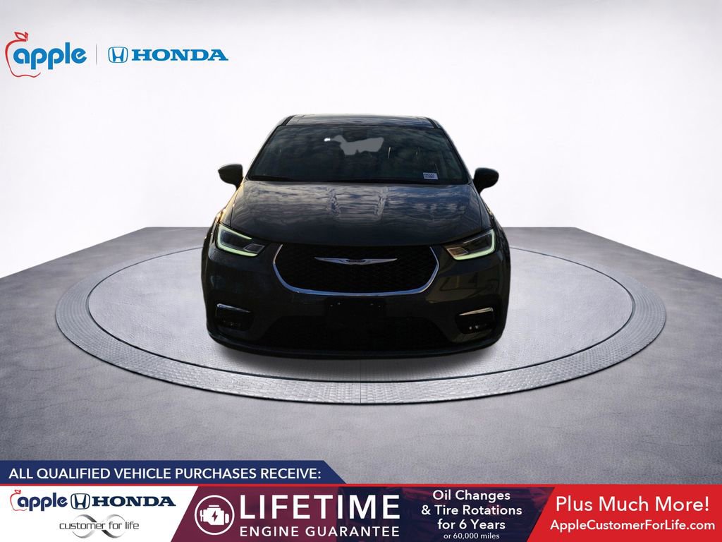 Used 2023 Chrysler Pacifica Touring-L image 2