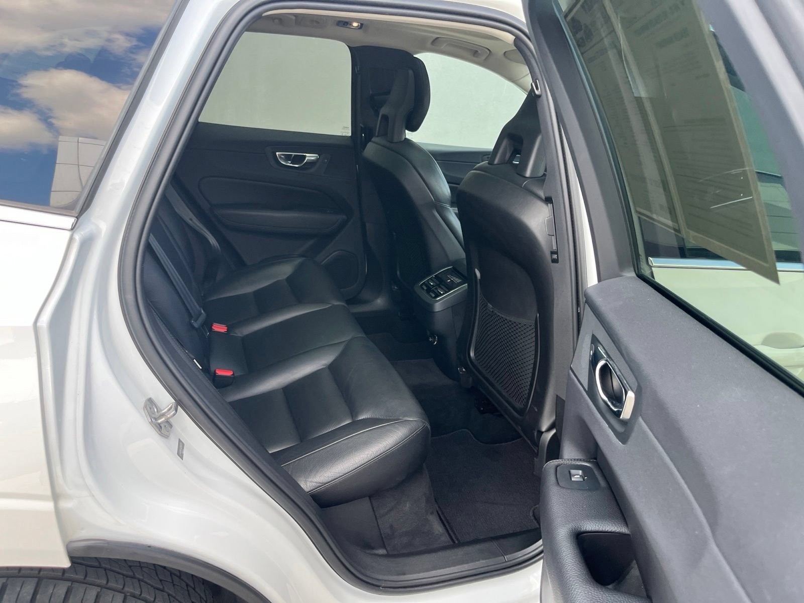 Used 2018 Volvo XC60 T5 Inscription w/ Vision Package AWD/4WD image 34