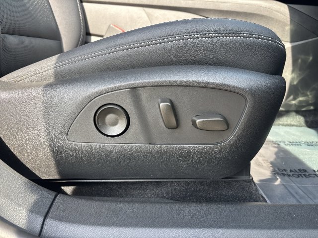 Certified 2025 Chevrolet Blazer EV LT AWD/4WD image 21
