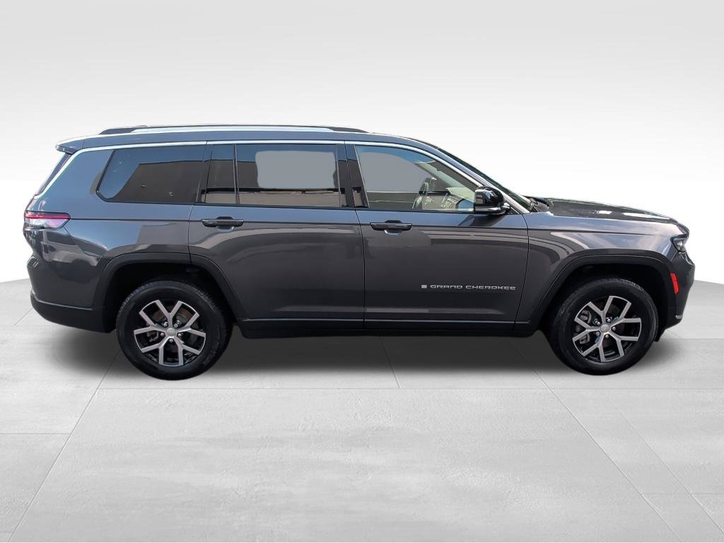 Used 2023 Jeep Grand Cherokee L Limited AWD/4WD image 6