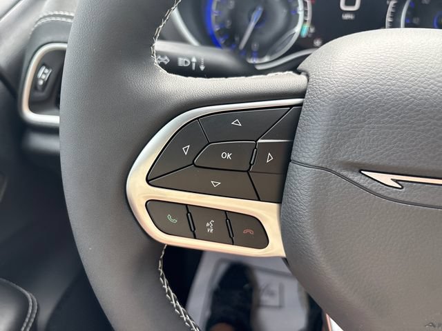 New 2027 Chrysler Pacifica Select AWD/4WD image 11