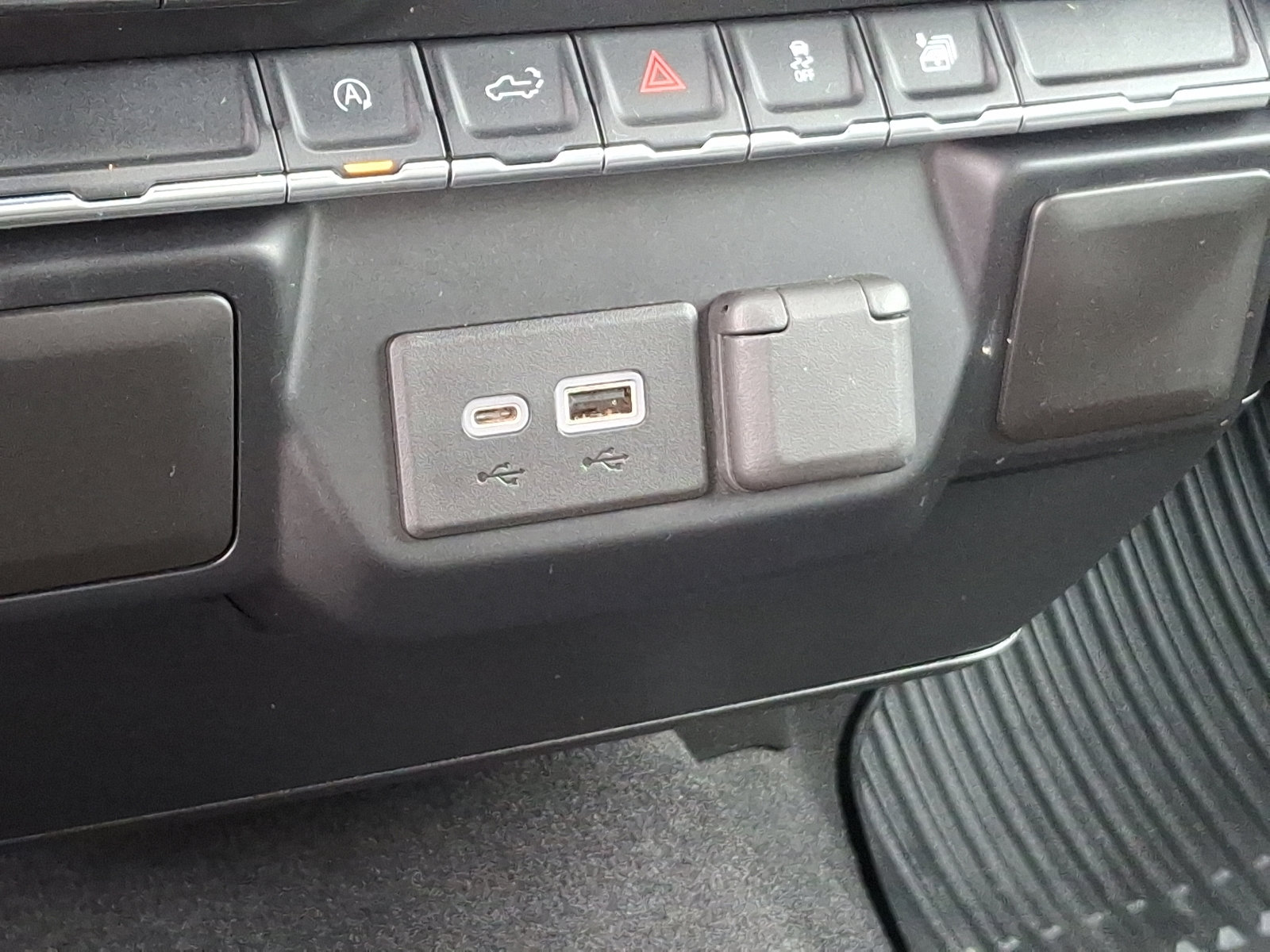 Used 2020 Chevrolet Silverado 1500 LT w/ Convenience Package image 26