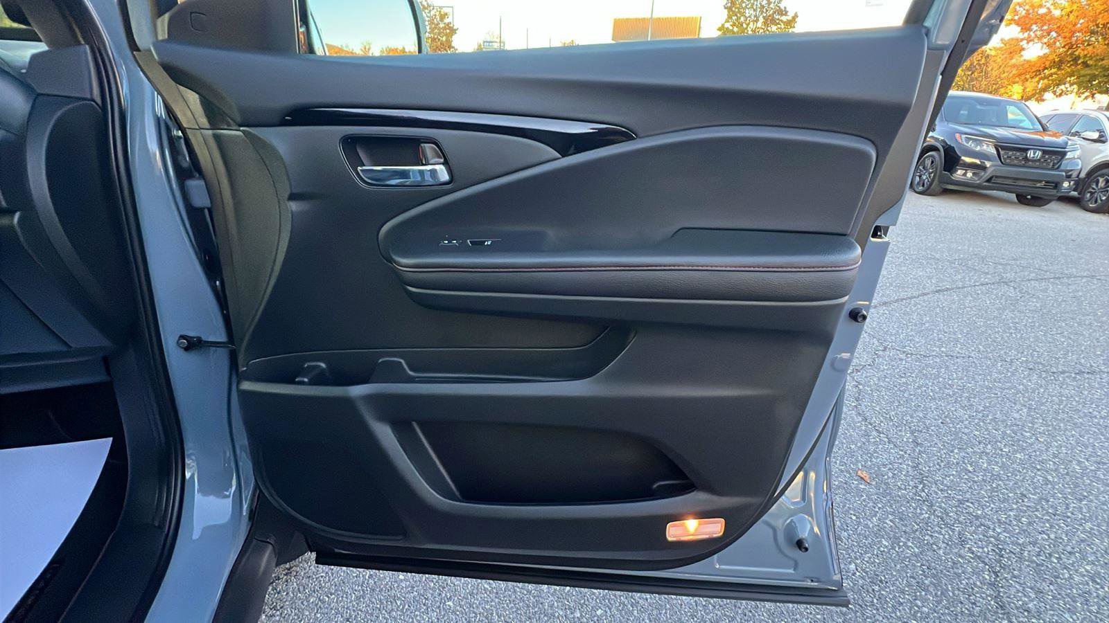 New 2026 Honda Ridgeline Black Edition image 12