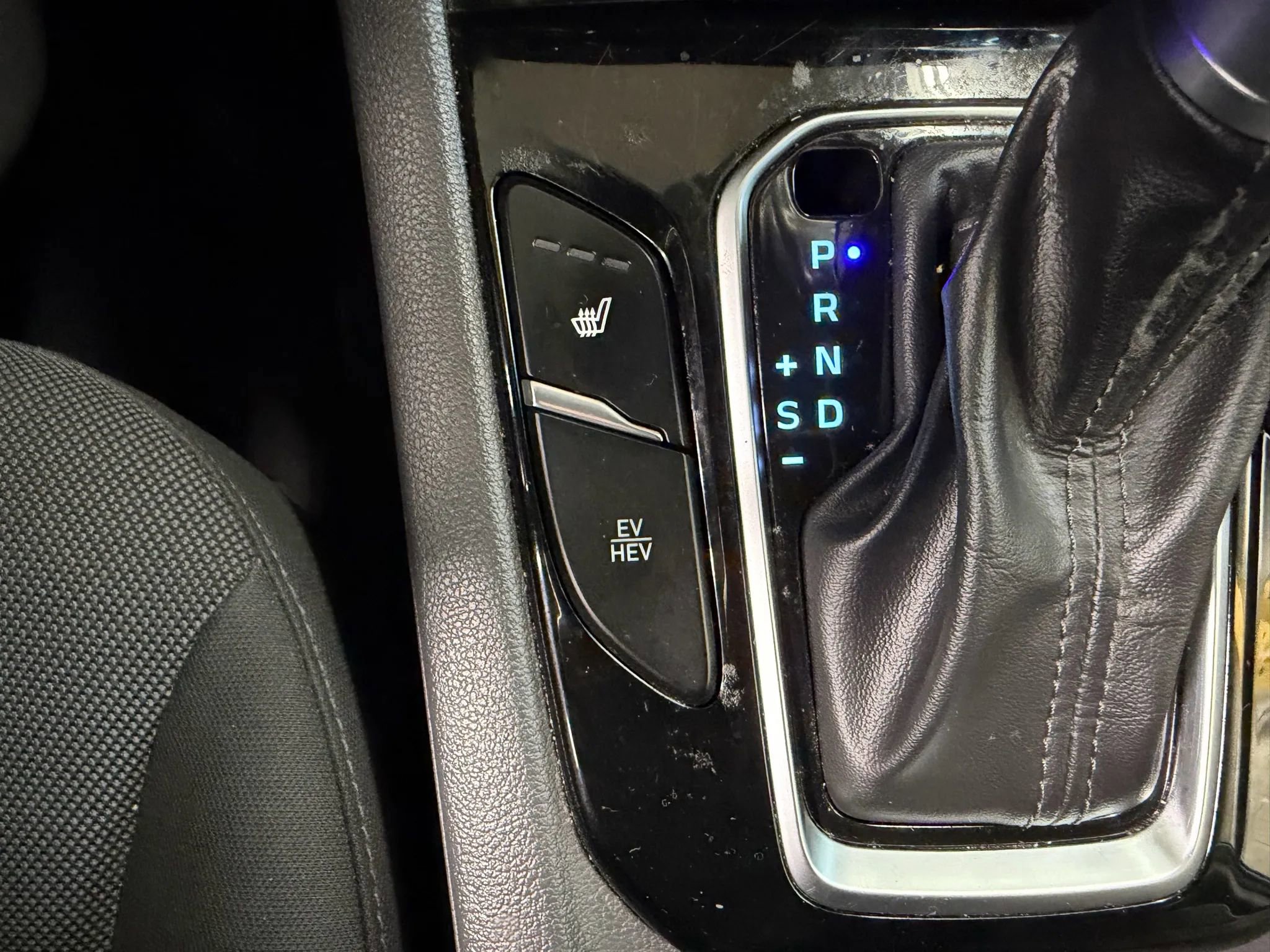 Used 2019 Hyundai Ioniq Plug-In Hybrid FWD image 28