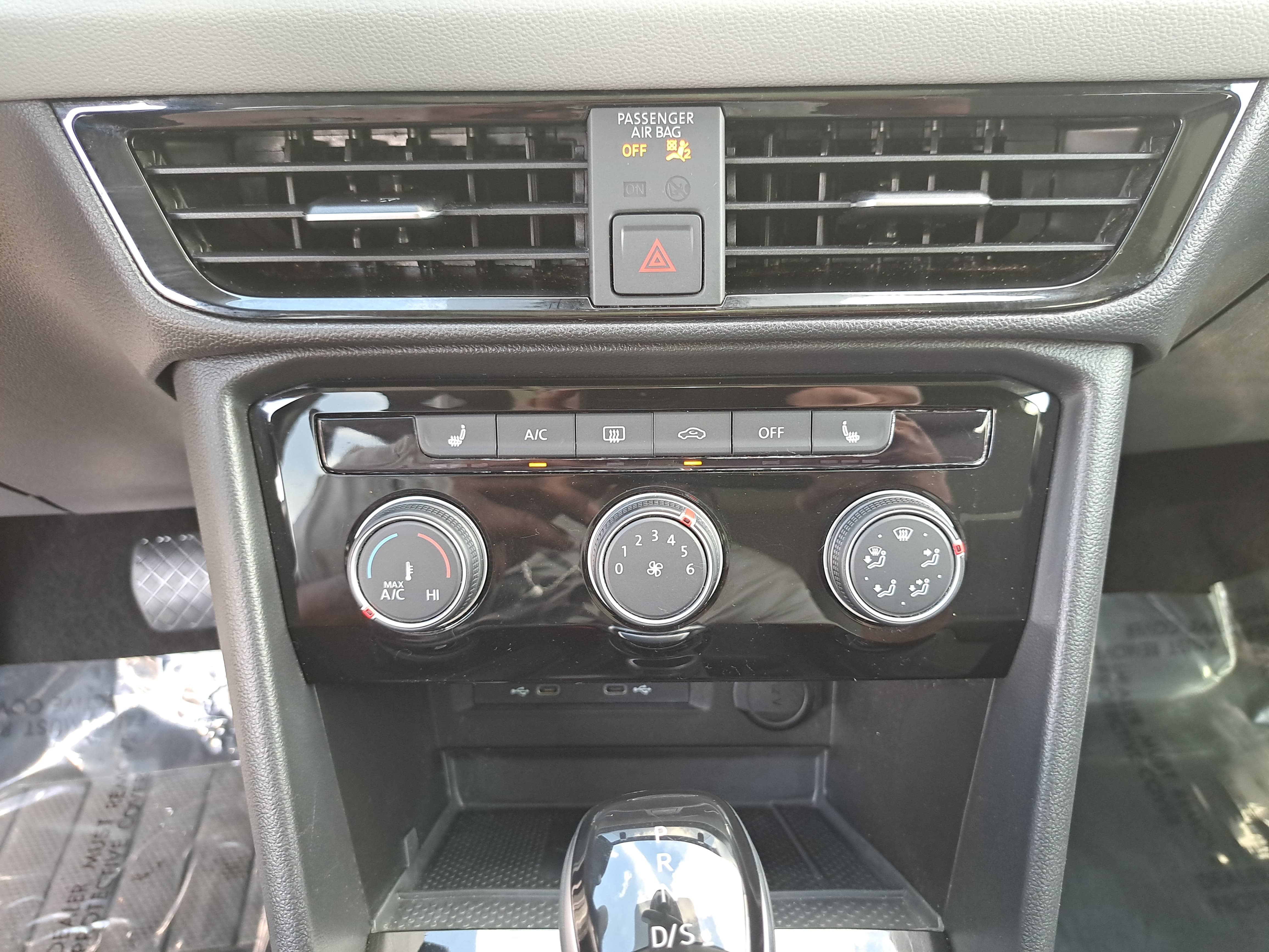 Certified 2023 Volkswagen Taos SE w/ Panoramic Sunroof Package FWD image 20