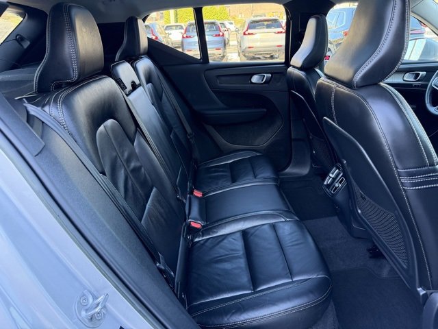 Used 2023 Volvo XC40 B5 Plus image 21