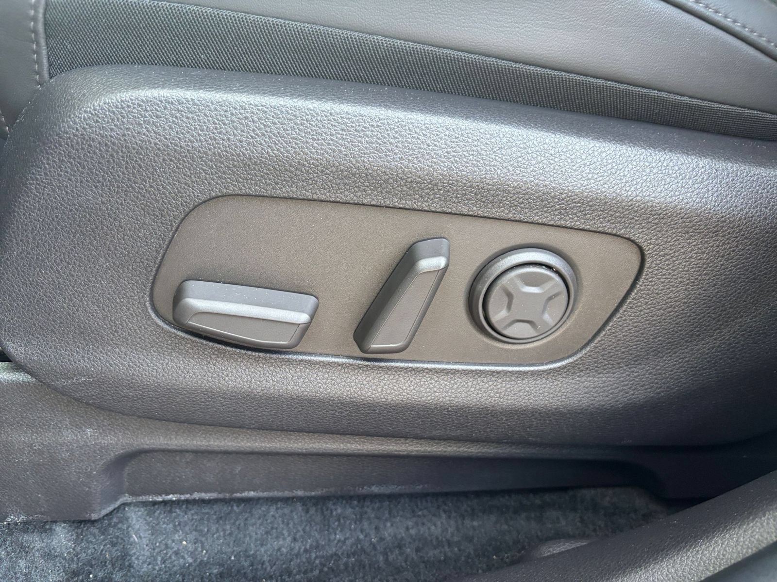 Used 2026 Kia Carnival FWD image 22