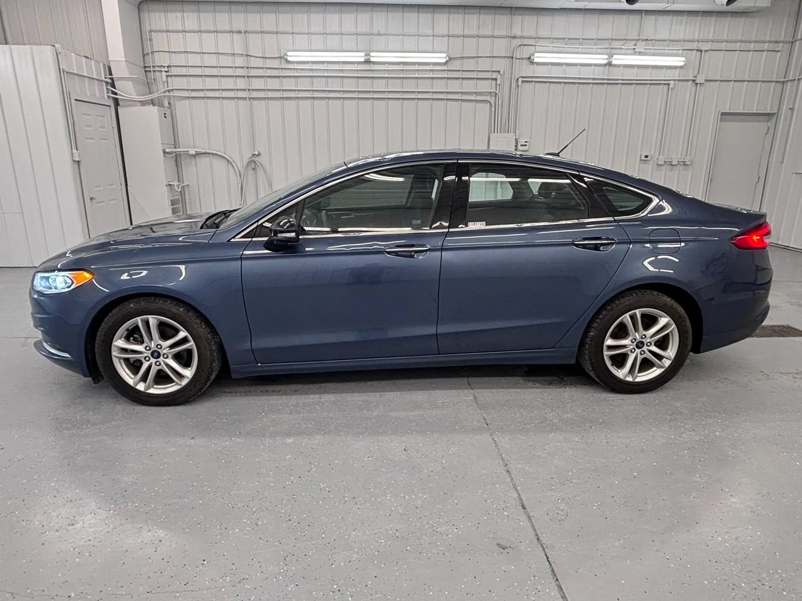 Used 2018 Ford Fusion SE w/ Fusion SE Technology Package FWD image 8