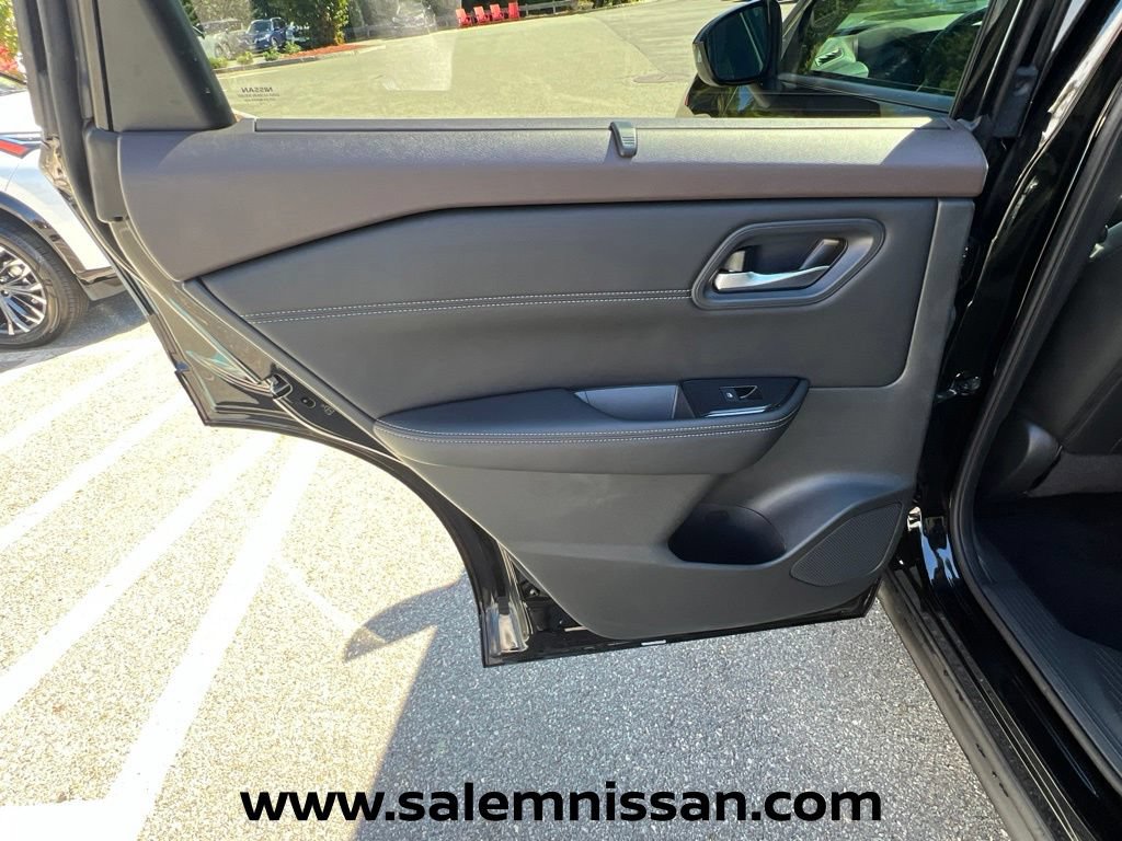 Used 2023 Nissan Rogue SV w/ SV Premium B Package FWD image 20