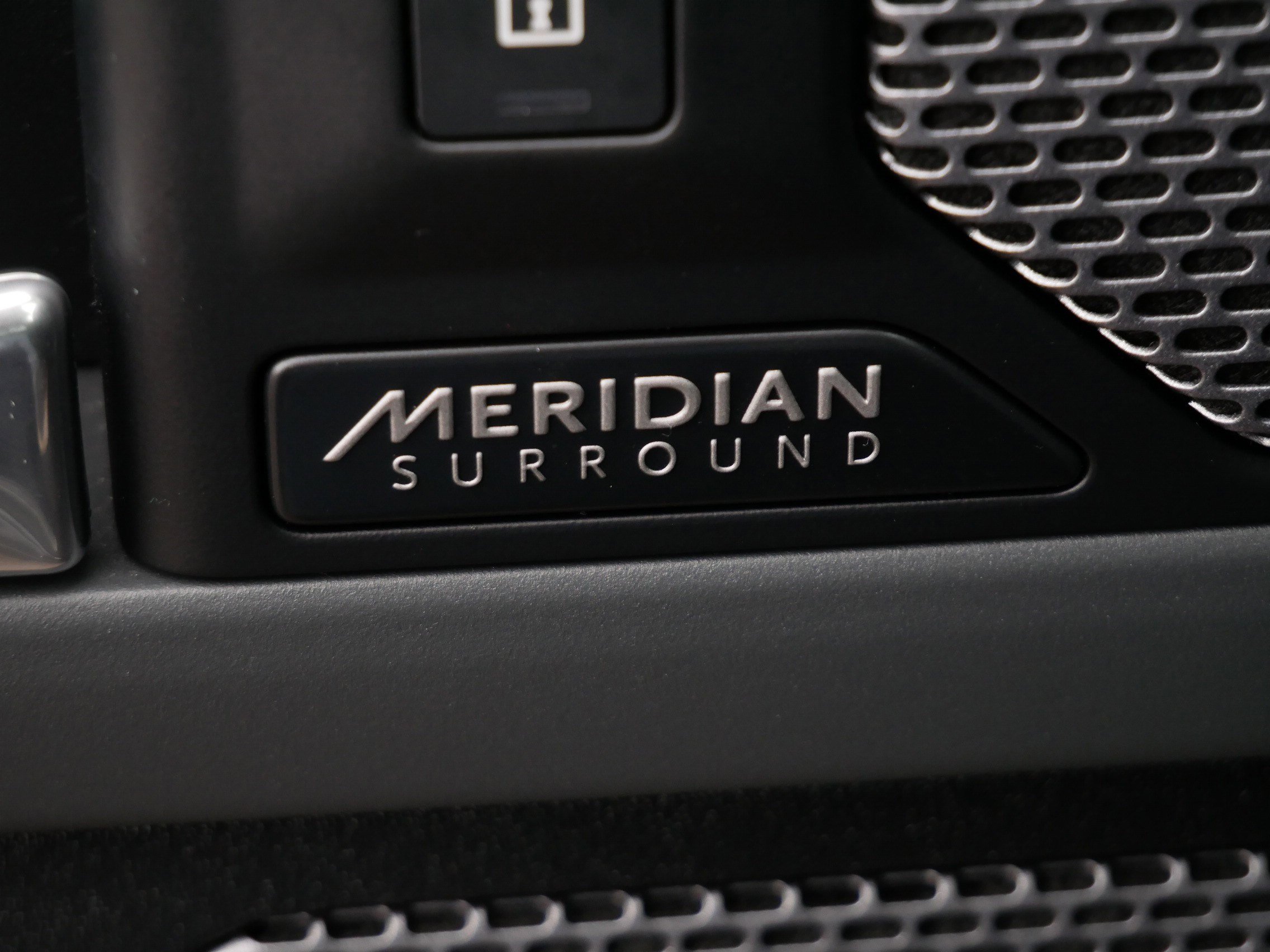 Used 2023 Land Rover Defender 90 X image 28