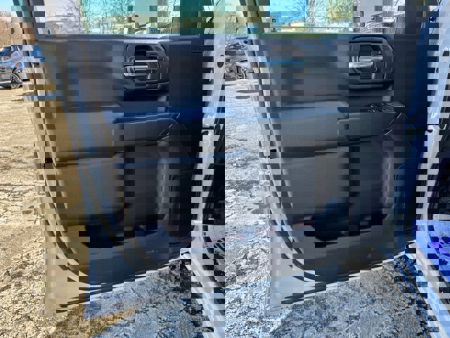 New 2024 GMC Sierra 2500 Pro w/ Convenience Package image 11