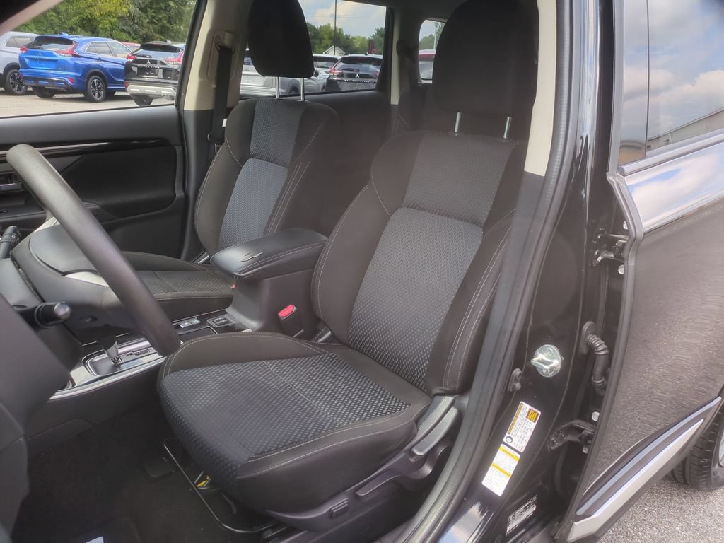 Used 2020 Mitsubishi Outlander ES FWD image 12