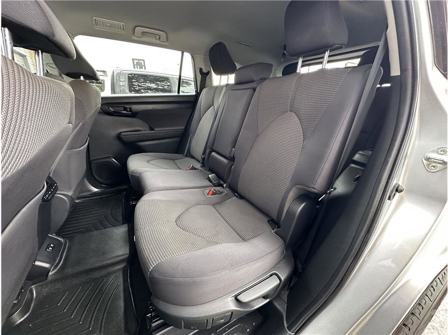 Used 2020 Toyota Highlander LE AWD/4WD image 16
