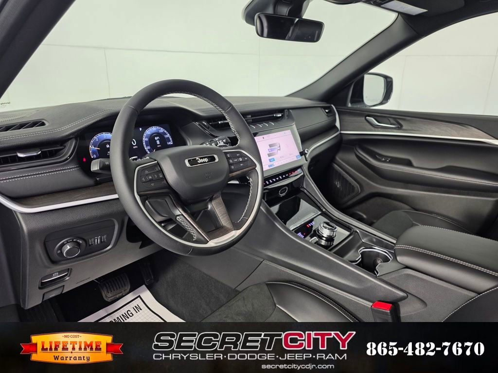 New 2026 Jeep Grand Cherokee Altitude image 11