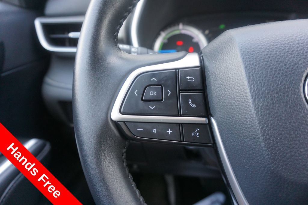Used 2025 Toyota Highlander XLE AWD/4WD image 4
