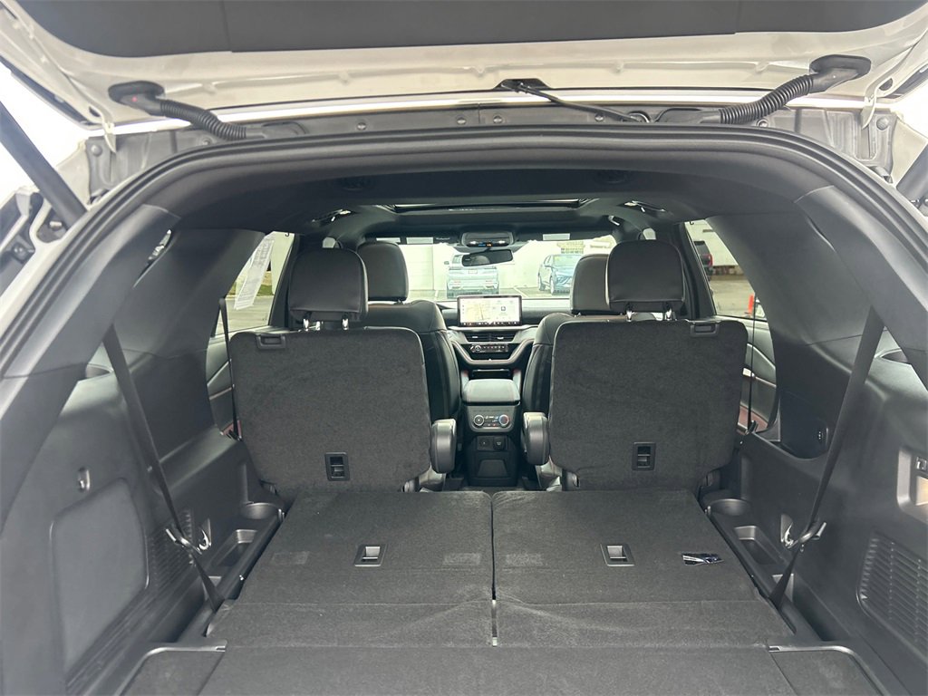 Used 2025 Ford Explorer ST-Line w/ Premium Package image 33