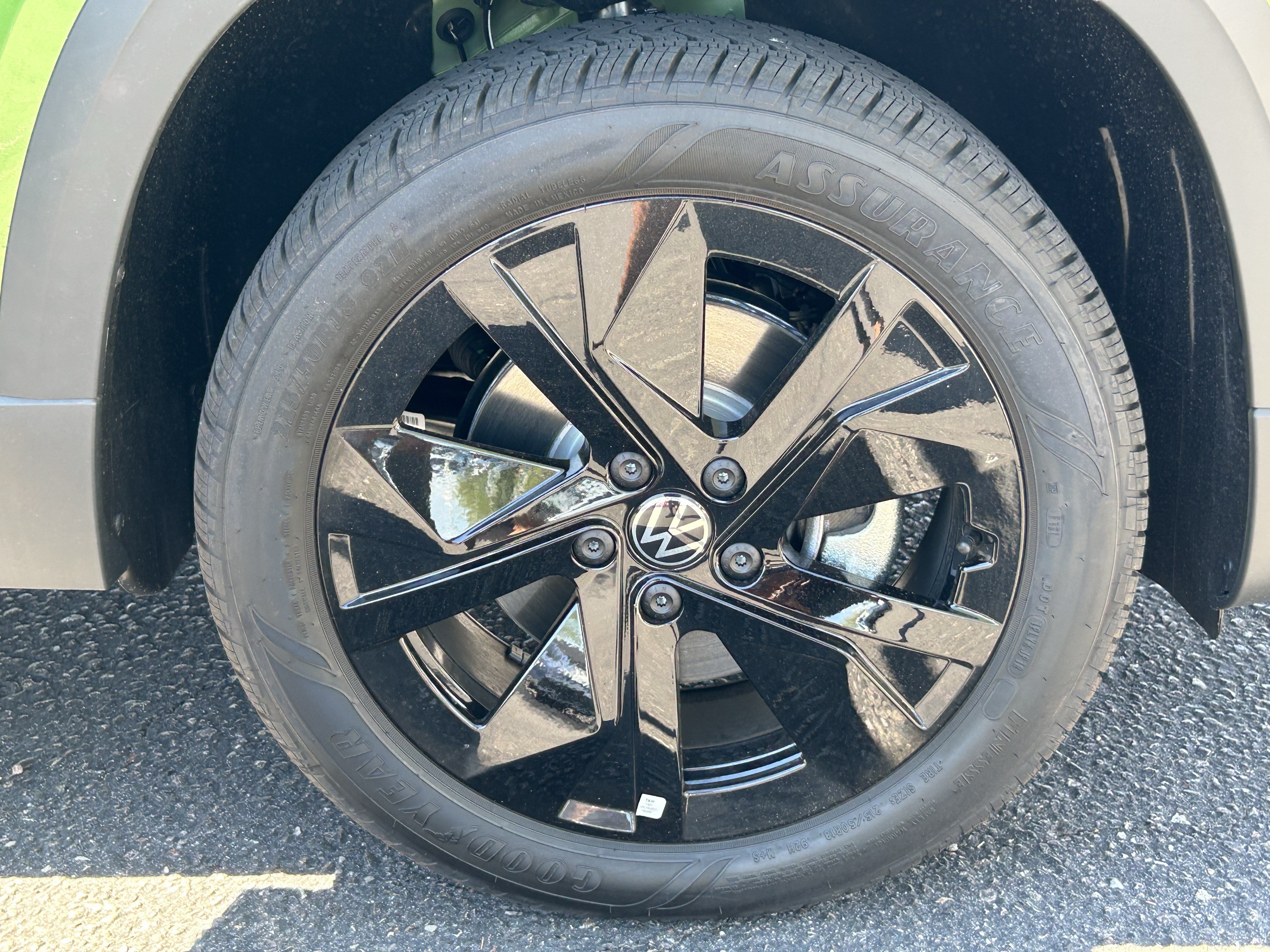 New 2026 Volkswagen Taos SE FWD image 6