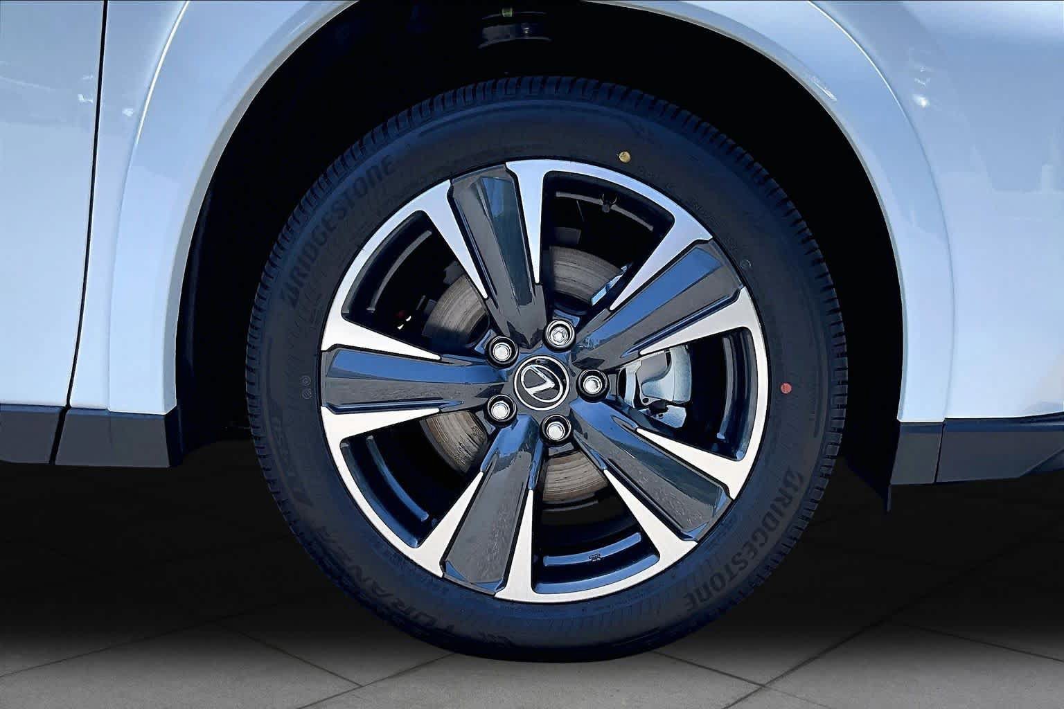 New 2026 Lexus UX 300h AWD image 9