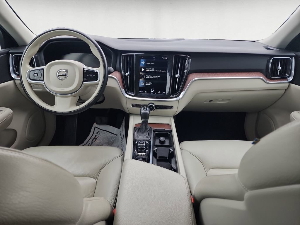Used 2021 Volvo S60 T6 Momentum image 10