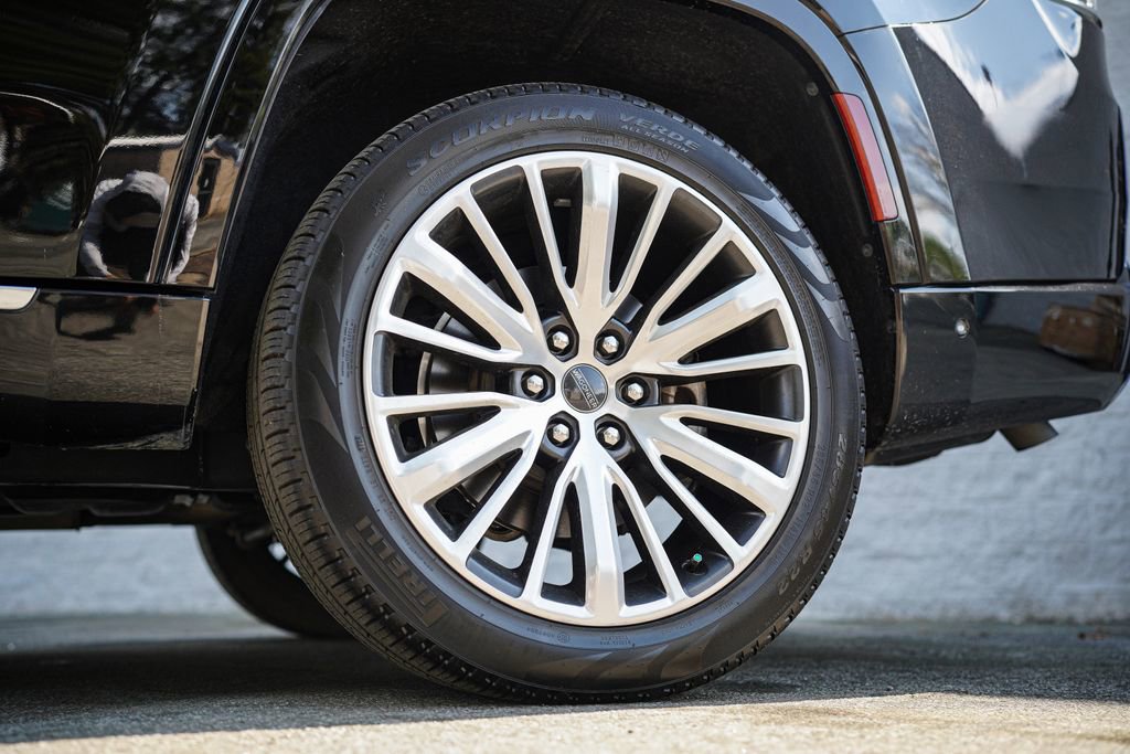 Used 2023 Jeep Grand Wagoneer Series III image 19