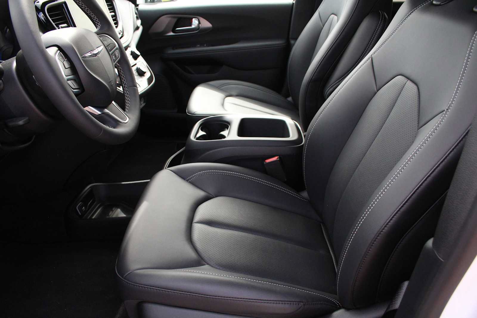 New 2025 Chrysler Pacifica Select AWD/4WD image 27