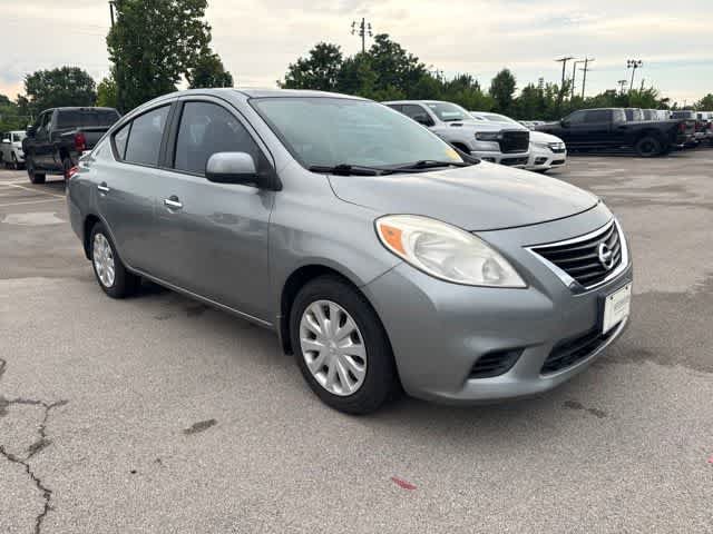 Used 2013 Nissan Versa SV FWD image 3